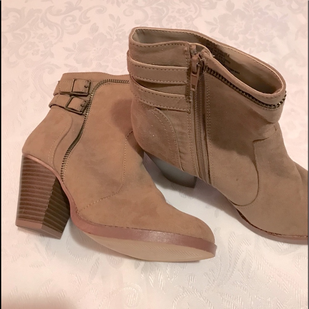 Boot Size 7, Tan Color, 3” Heels,Inner Lining